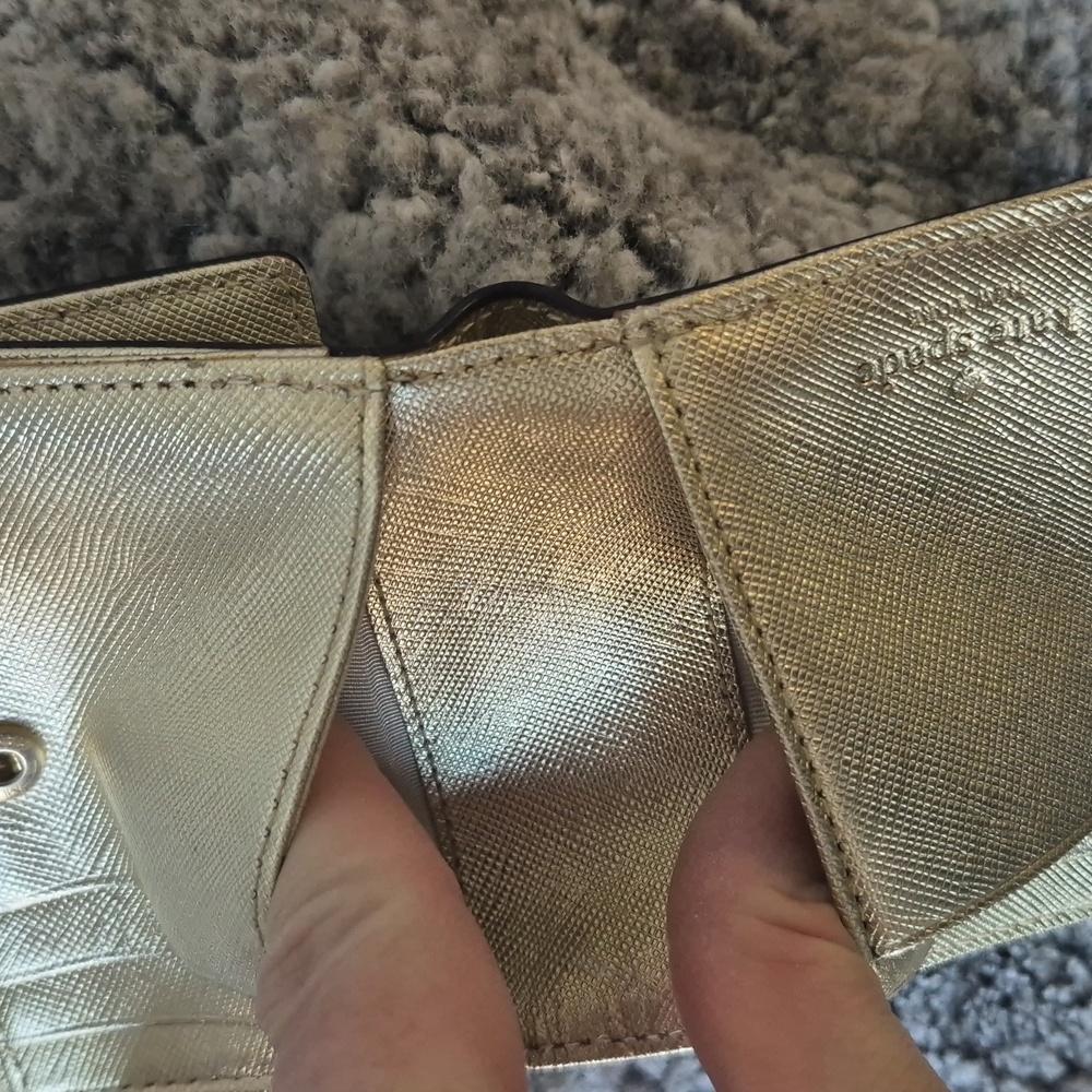 Kate Spade 🖤 Gold Wallet - Picture 8 of 8